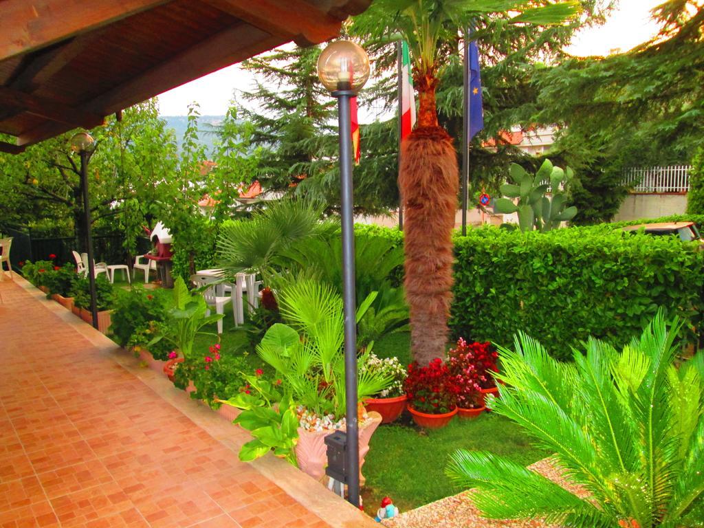 B&B Le Begonie Ascoli Piceno Rom bilde