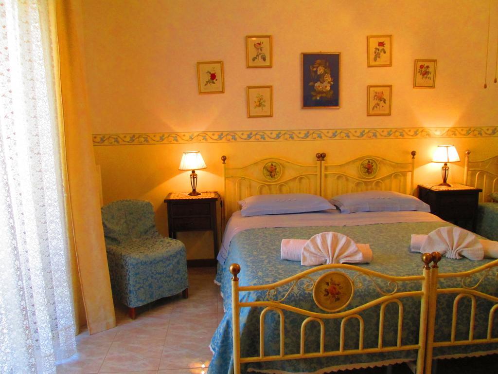 B&B Le Begonie Ascoli Piceno Rom bilde
