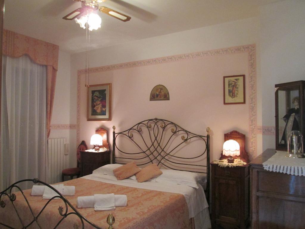 B&B Le Begonie Ascoli Piceno Rom bilde