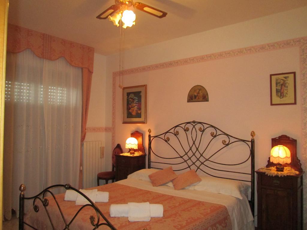 B&B Le Begonie Ascoli Piceno Rom bilde