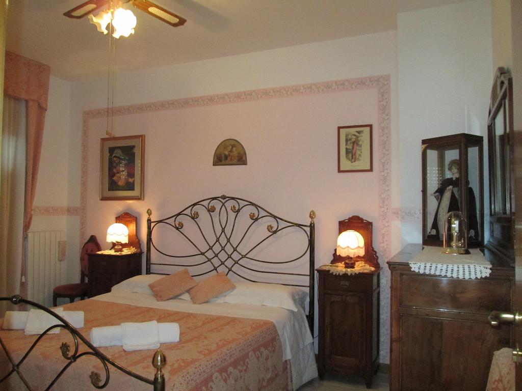 B&B Le Begonie Ascoli Piceno Rom bilde