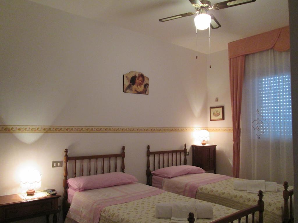 B&B Le Begonie Ascoli Piceno Rom bilde