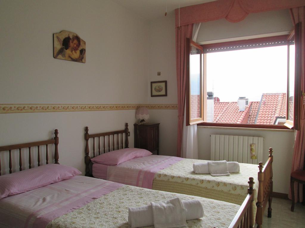 B&B Le Begonie Ascoli Piceno Rom bilde
