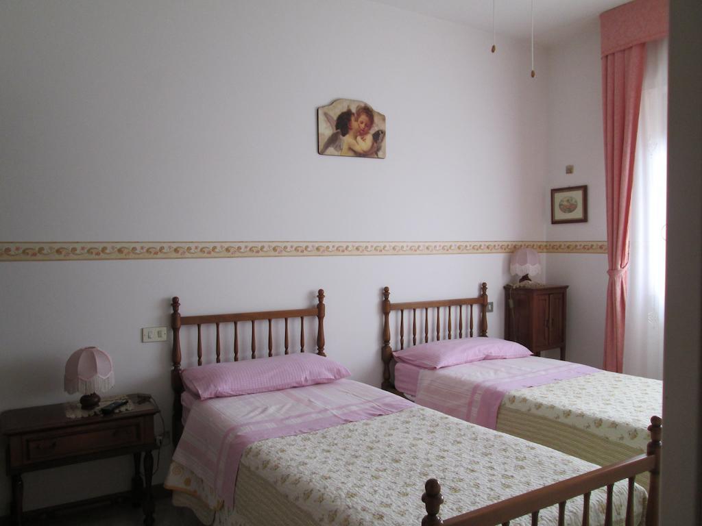 B&B Le Begonie Ascoli Piceno Rom bilde